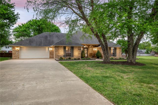 909 E Apple Blossom Avenue, Springdale, AR 72764