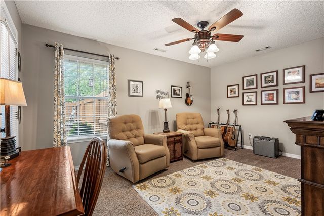 909 E Apple Blossom Avenue, Springdale, AR 72764