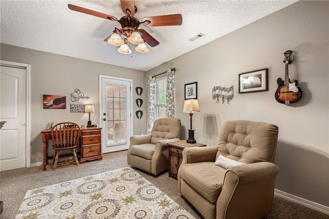 909 E Apple Blossom Avenue, Springdale, AR 72764