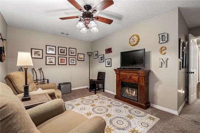 909 E Apple Blossom Avenue, Springdale, AR 72764