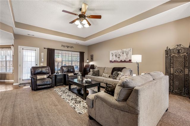 909 E Apple Blossom Avenue, Springdale, AR 72764