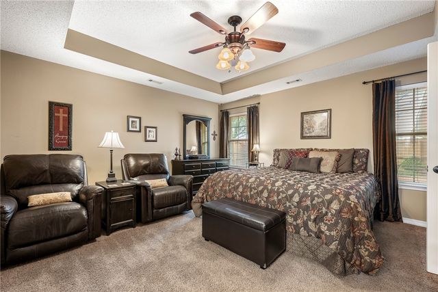 909 E Apple Blossom Avenue, Springdale, AR 72764
