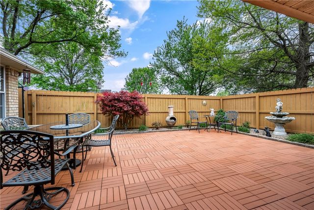 909 E Apple Blossom Avenue, Springdale, AR 72764