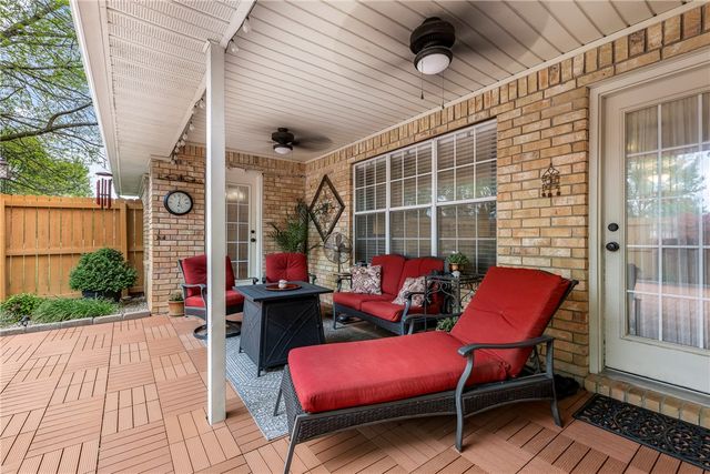 909 E Apple Blossom Avenue, Springdale, AR 72764