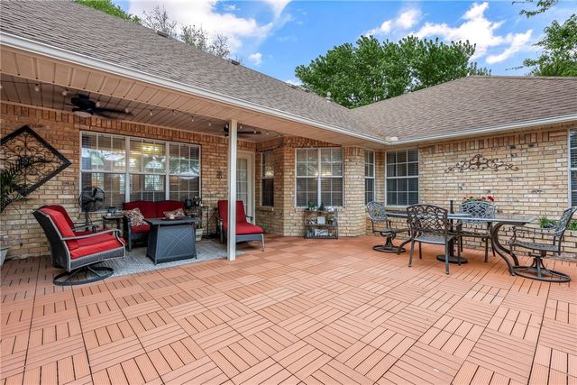 909 E Apple Blossom Avenue, Springdale, AR 72764