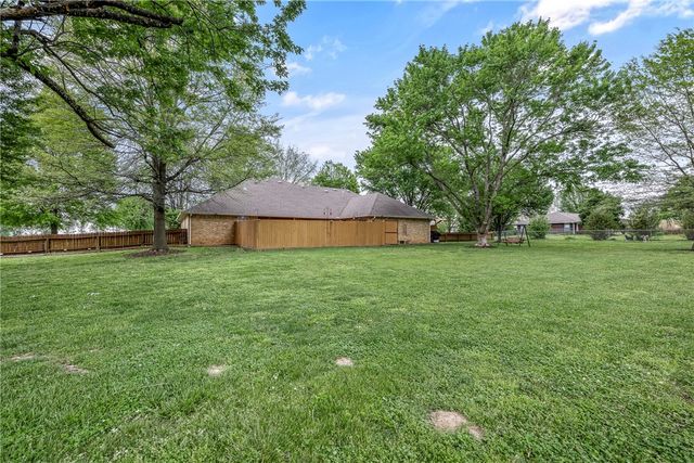 909 E Apple Blossom Avenue, Springdale, AR 72764