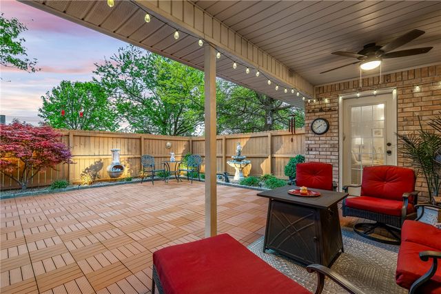 909 E Apple Blossom Avenue, Springdale, AR 72764