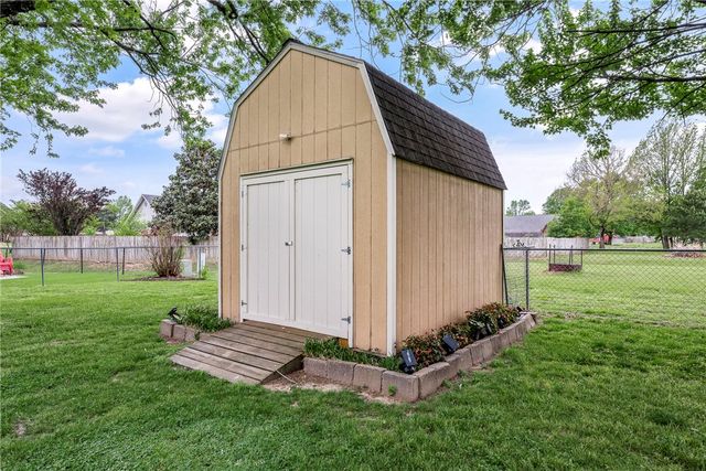 909 E Apple Blossom Avenue, Springdale, AR 72764