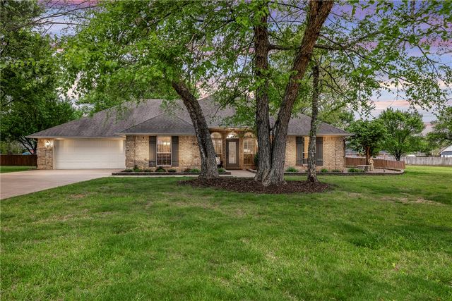909 E Apple Blossom Avenue, Springdale, AR 72764