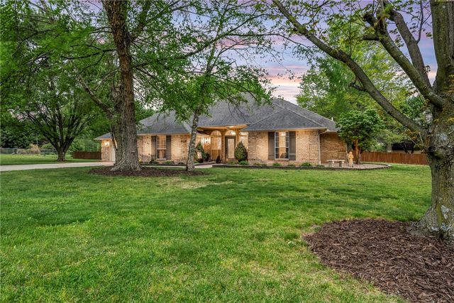 909 E Apple Blossom Avenue, Springdale, AR 72764