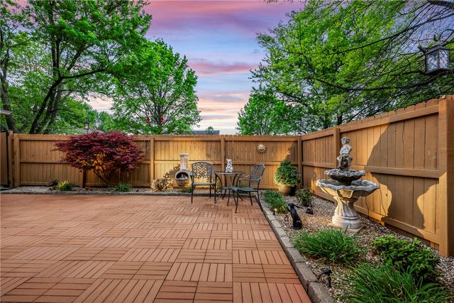909 E Apple Blossom Avenue, Springdale, AR 72764