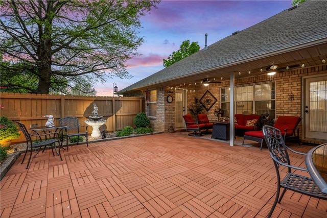 909 E Apple Blossom Avenue, Springdale, AR 72764
