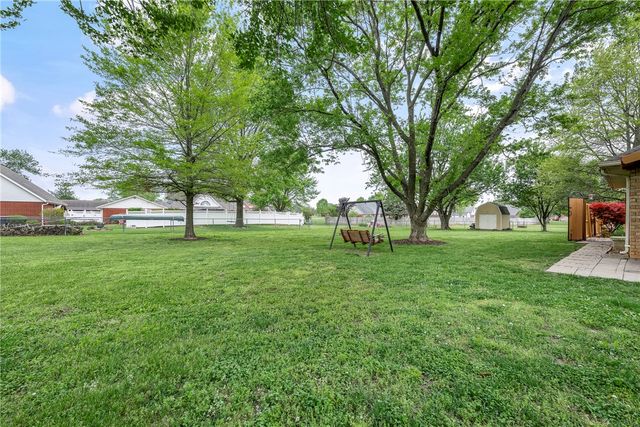 909 E Apple Blossom Avenue, Springdale, AR 72764