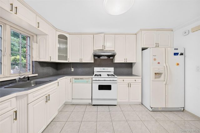 87-16 Palo Alto Street, Hollis, NY 11423
