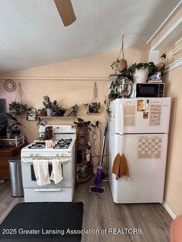 915 Tisdale Avenue, Lansing, MI 48910