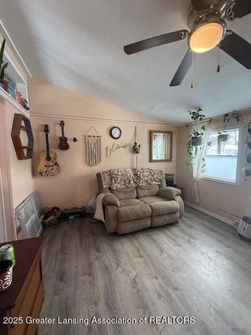 915 Tisdale Avenue, Lansing, MI 48910