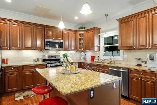 157 Woodridge Street, Wood Ridge, NJ 07075