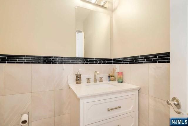 157 Woodridge Street, Wood Ridge, NJ 07075