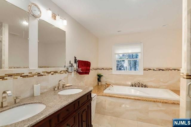 157 Woodridge Street, Wood Ridge, NJ 07075
