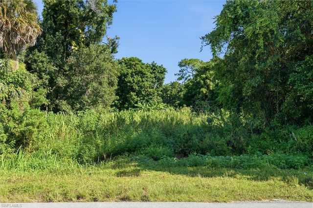 320 Mariana AVE, North Fort Myers, FL 33903