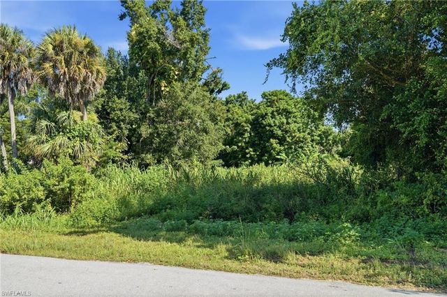 320 Mariana AVE, North Fort Myers, FL 33903