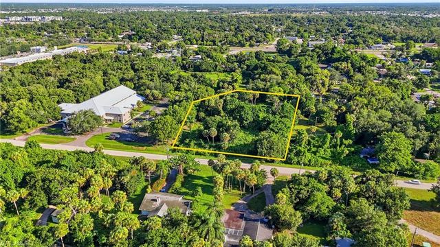 320 Mariana AVE, North Fort Myers, FL 33903