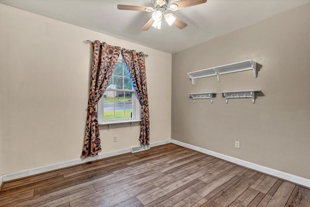1900 Captain DR, Salem, VA 24153