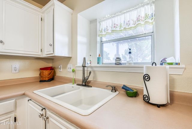 7108 CANYON RUN Drive, El Paso, TX 79912