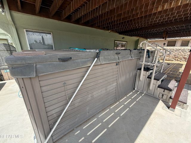 7108 CANYON RUN Drive, El Paso, TX 79912