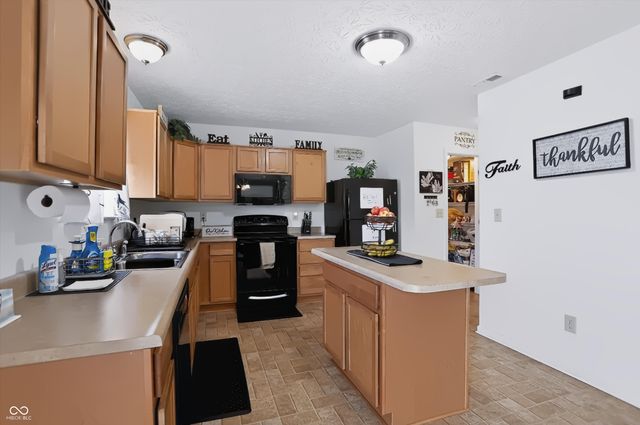 8446 Templederry Drive, Brownsburg, IN 46112