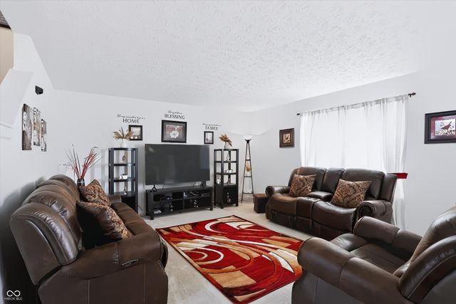8446 Templederry Drive, Brownsburg, IN 46112