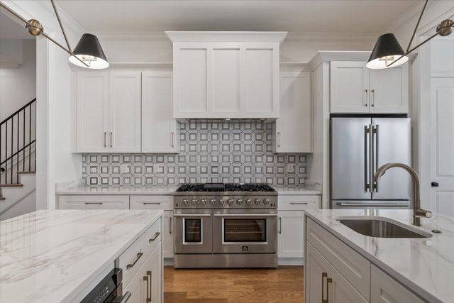 5037 HENRY HEIGHTS DR, Memphis, TN 38117