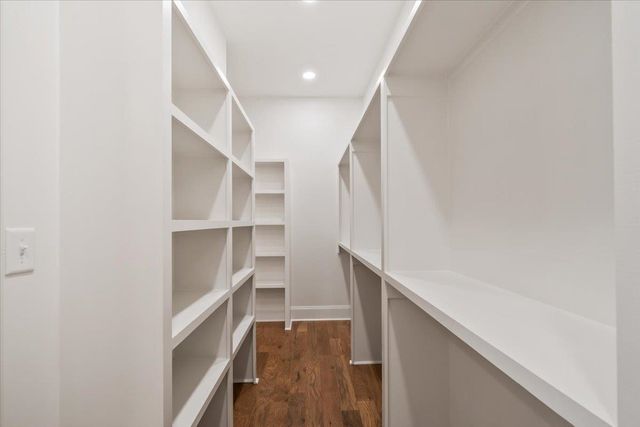 5037 HENRY HEIGHTS DR, Memphis, TN 38117