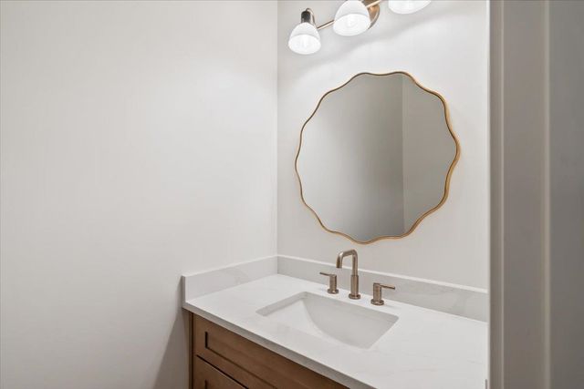 5037 HENRY HEIGHTS DR, Memphis, TN 38117