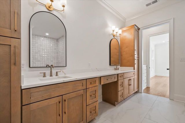 5037 HENRY HEIGHTS DR, Memphis, TN 38117