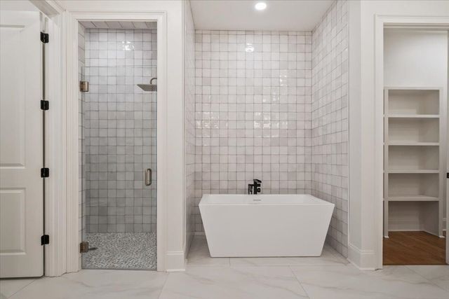 5037 HENRY HEIGHTS DR, Memphis, TN 38117