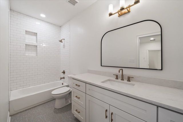 5037 HENRY HEIGHTS DR, Memphis, TN 38117