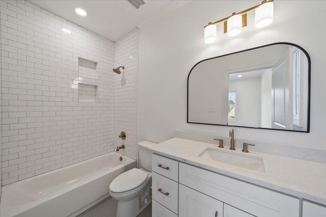 5037 HENRY HEIGHTS DR, Memphis, TN 38117