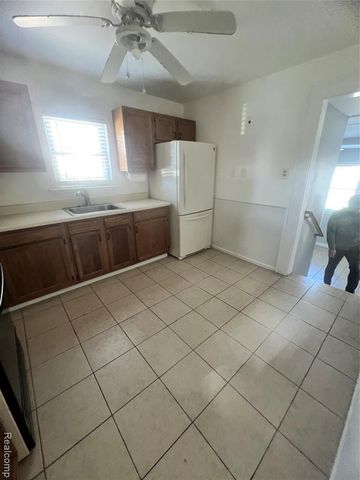 21905 Ridgeway Street, Saint Clair Shores, MI 48080