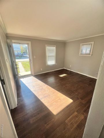 21905 Ridgeway Street, Saint Clair Shores, MI 48080