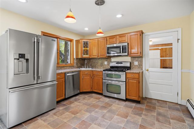 403 Hillside Avenue, West Sayville, NY 11796
