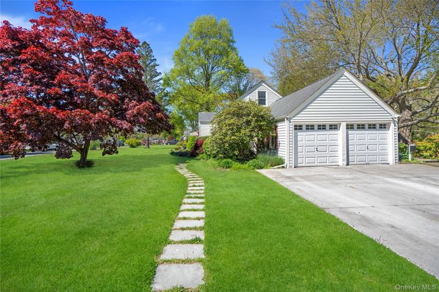 403 Hillside Avenue, West Sayville, NY 11796
