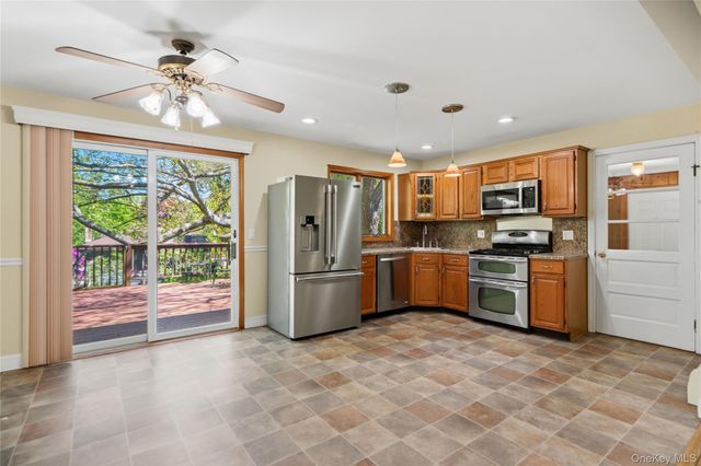 403 Hillside Avenue, West Sayville, NY 11796