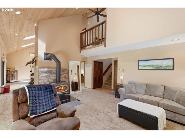 50136 Se WEBER Rd, Sandy, OR 97055