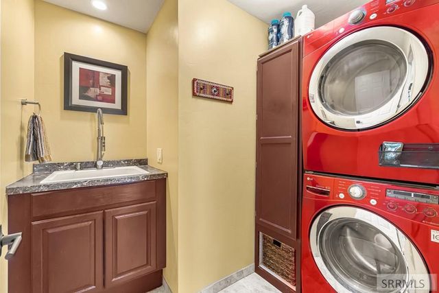 7965 s 3rd E, Idaho Falls, ID 83404