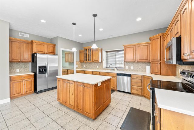 2247 River Trail Rd, Salina, KS 67401