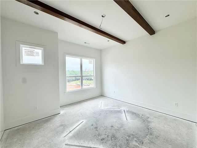 2637 E Livingston Lane, Fayetteville, AR 72703