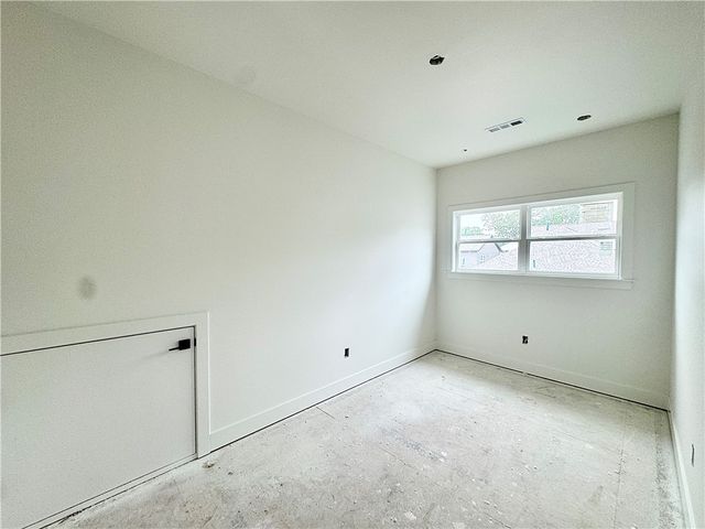 2637 E Livingston Lane, Fayetteville, AR 72703