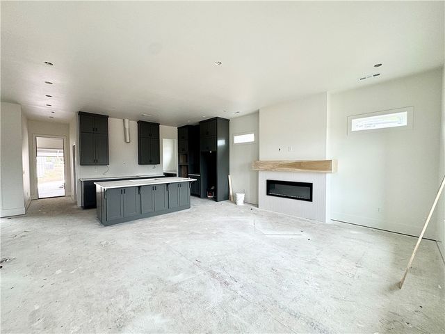 2637 E Livingston Lane, Fayetteville, AR 72703
