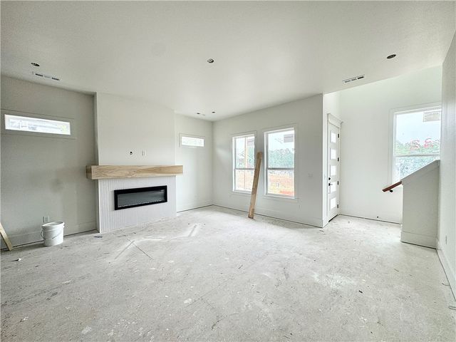2637 E Livingston Lane, Fayetteville, AR 72703